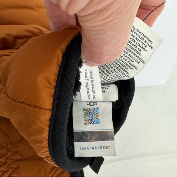 UGG Men's Water-Resistant Recycled Nylon Flip Mitten Glove Fox Fur  Lined S/M - Picture 11 of 11